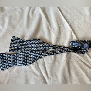 Vineyard Vines Whale Print Bowtie